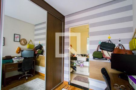 Casa à venda com 200m², 3 quartos e 4 vagas Casa à venda com 200m², 3 quartos e 4 vagasQuarto 2 - Suíte