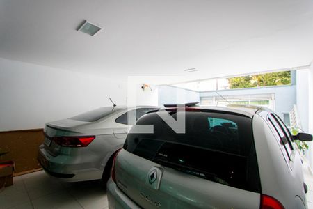 Casa à venda com 200m², 3 quartos e 4 vagas Casa à venda com 200m², 3 quartos e 4 vagasGaragem