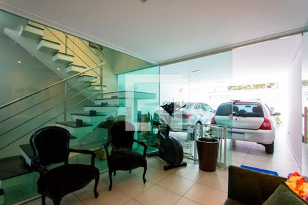 Casa à venda com 200m², 3 quartos e 4 vagas Casa à venda com 200m², 3 quartos e 4 vagasHall de entrada