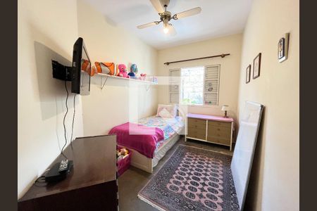 Casa à venda com 240m², 4 quartos e 5 vagas Casa à venda com 240m², 4 quartos e 5 vagasQuarto 4