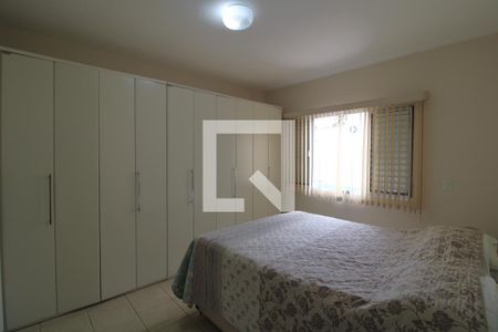 Suíte de casa para alugar com 3 quartos, 220m² em Jardim Campo Grande, São Paulo