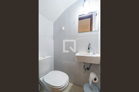 Casa de condomínio à venda com 174m², 3 quartos e 4 vagas Casa de condomínio à venda com 174m², 3 quartos e 4 vagasBanheiro