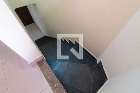 Casa de condomínio à venda com 174m², 3 quartos e 4 vagas Casa de condomínio à venda com 174m², 3 quartos e 4 vagasEscada