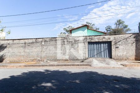 Casa à venda com 140m², 3 quartos e 5 vagas Casa à venda com 140m², 3 quartos e 5 vagasFachada