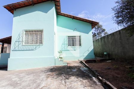 Casa à venda com 140m², 3 quartos e 5 vagas Casa à venda com 140m², 3 quartos e 5 vagasFachada