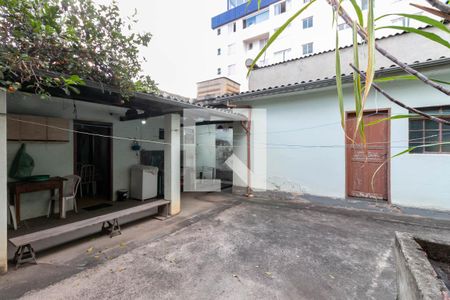 Casa à venda com 250m², 3 quartos e 1 vaga Casa à venda com 250m², 3 quartos e 1 vagaQuintal