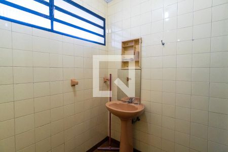 Casa à venda com 340m², 5 quartos e 4 vagasBanheiro de serviço