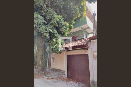 Casa à venda com 1235m², 5 quartos e 5 vagas Casa à venda com 1235m², 5 quartos e 5 vagasFachada