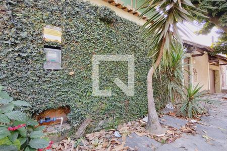 Casa à venda com 1235m², 5 quartos e 5 vagas Casa à venda com 1235m², 5 quartos e 5 vagasFachada