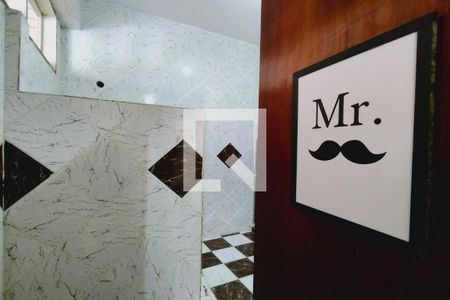 Casa à venda com 1235m², 5 quartos e 5 vagas Casa à venda com 1235m², 5 quartos e 5 vagasBanheiro Masculino