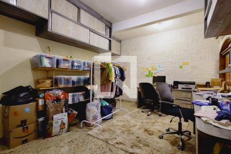 Casa à venda com 1235m², 5 quartos e 5 vagas Casa à venda com 1235m², 5 quartos e 5 vagasEscritório