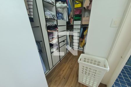 Casa à venda com 125m², 3 quartos e 6 vagas Casa à venda com 125m², 3 quartos e 6 vagasCloset da suíte 3