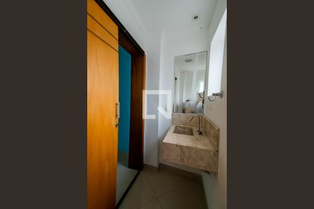 Casa à venda com 196m², 3 quartos e 4 vagas Casa à venda com 196m², 3 quartos e 4 vagasBanheiro