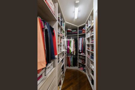 Apartamento à venda com 197m², 4 quartos e 2 vagasCloset da Suíte 1