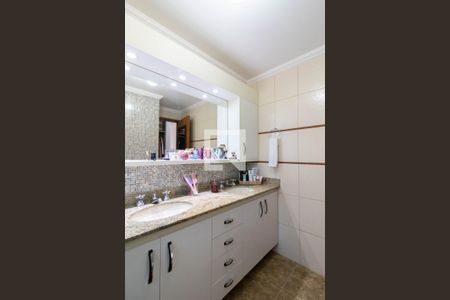 Apartamento à venda com 197m², 4 quartos e 2 vagasBanheiro da Suíte 1