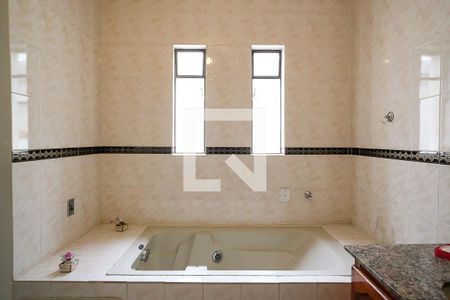 Casa à venda com 350m², 4 quartos e 4 vagasBanheiro da Suíte 