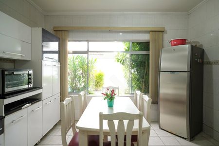 Casa à venda com 350m², 4 quartos e 4 vagasCozinha