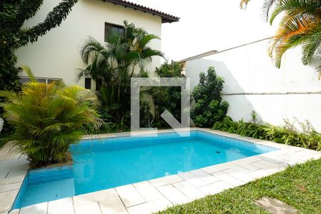 Casa à venda com 350m², 4 quartos e 4 vagasPiscina