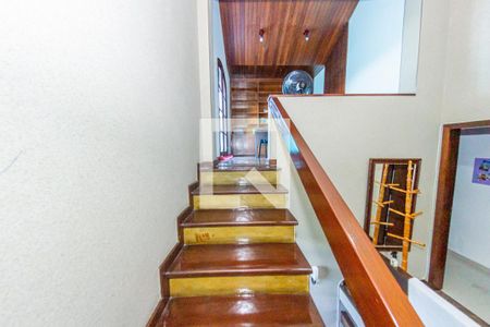 Casa para alugar com 263m², 4 quartos e 2 vagasEscada