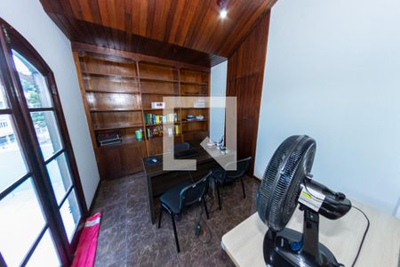 Casa para alugar com 263m², 4 quartos e 2 vagasEscritório