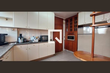 Apartamento à venda com 266m², 3 quartos e 2 vagas Apartamento à venda com 266m², 3 quartos e 2 vagasCozinha