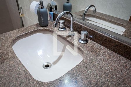 Apartamento à venda com 120m², 4 quartos e 2 vagas Apartamento à venda com 120m², 4 quartos e 2 vagasBanheiro da suíte