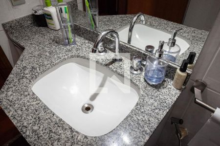 Apartamento à venda com 120m², 4 quartos e 2 vagas Apartamento à venda com 120m², 4 quartos e 2 vagasBanheiro social 1