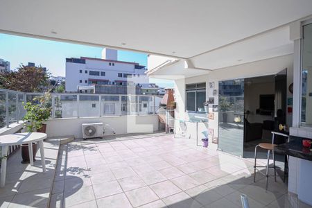 Apartamento à venda com 120m², 4 quartos e 2 vagas Apartamento à venda com 120m², 4 quartos e 2 vagasCobertura