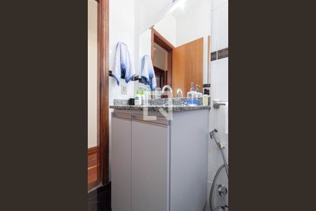 Apartamento à venda com 120m², 4 quartos e 2 vagas Apartamento à venda com 120m², 4 quartos e 2 vagasBanheiro social 1