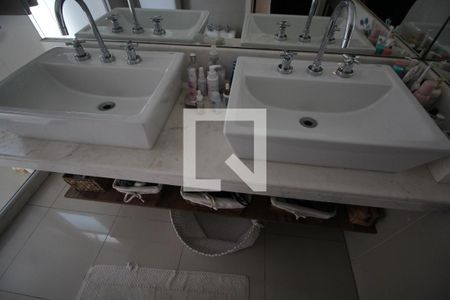 Apartamento para alugar com 145m², 4 quartos e 2 vagasBanheiro Suite 2