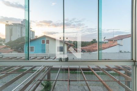 Casa à venda com 90m², 3 quartos e 1 vagaSuíte - Varanda