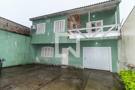 Casa à venda com 180m², 3 quartos e 6 vagas Casa à venda com 180m², 3 quartos e 6 vagasFachada