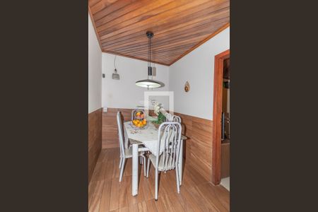 Casa à venda com 180m², 3 quartos e 6 vagas Casa à venda com 180m², 3 quartos e 6 vagasSala de Jantar casa 1