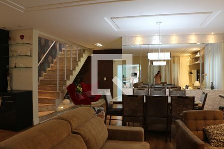 Sala de casa à venda com 3 quartos, 200m² em Chácara Califórnia, São Paulo