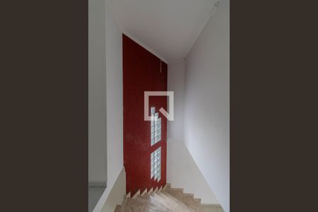 Casa à venda com 119m², 3 quartos e 2 vagas Casa à venda com 119m², 3 quartos e 2 vagasEscada