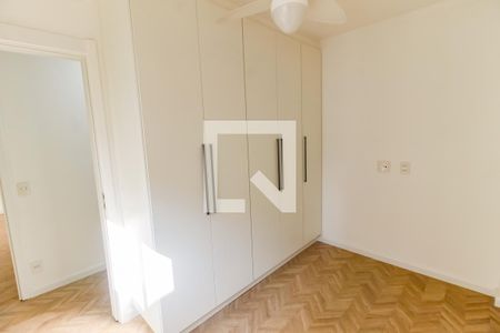Apartamento à venda com 76m², 3 quartos e 2 vagas Apartamento à venda com 76m², 3 quartos e 2 vagasQuarto 2 - Armários
