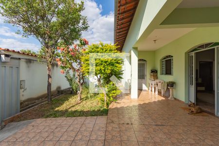 Casa à venda com 350m², 3 quartos e 4 vagas Casa à venda com 350m², 3 quartos e 4 vagasEntrada