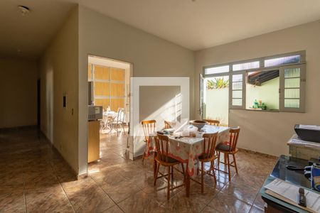 Casa à venda com 350m², 3 quartos e 4 vagas Casa à venda com 350m², 3 quartos e 4 vagasCopa