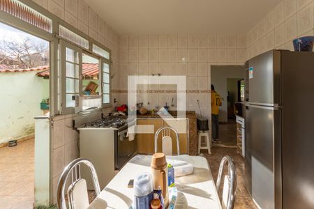 Casa à venda com 350m², 3 quartos e 4 vagas Casa à venda com 350m², 3 quartos e 4 vagasCozinha