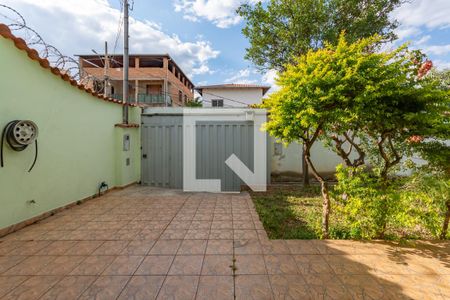 Casa à venda com 350m², 3 quartos e 4 vagas Casa à venda com 350m², 3 quartos e 4 vagasEntrada
