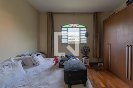 Casa à venda com 350m², 3 quartos e 4 vagas Casa à venda com 350m², 3 quartos e 4 vagasSuíte 2