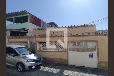 Casa à venda com 110m², 3 quartos e 3 vagas Casa à venda com 110m², 3 quartos e 3 vagasFachada