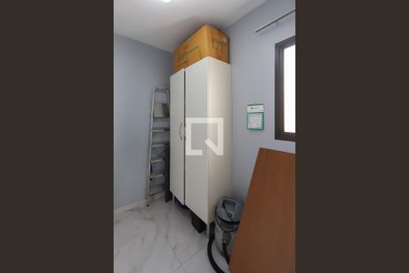 Apartamento à venda com 200m², 3 quartos e 3 vagas Apartamento à venda com 200m², 3 quartos e 3 vagasQuarto de Serviço