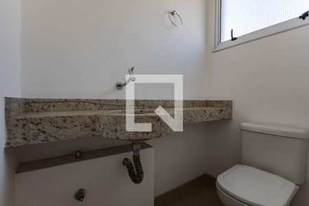 Lavabo de casa de condomínio para alugar com 2 quartos, 80m² em Vila Mogilar, Mogi das Cruzes