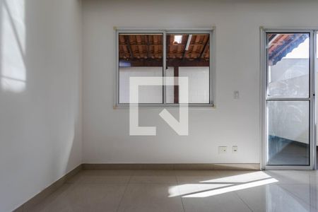Sala de casa de condomínio para alugar com 2 quartos, 80m² em Vila Mogilar, Mogi das Cruzes