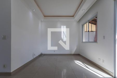Sala de casa de condomínio para alugar com 2 quartos, 80m² em Vila Mogilar, Mogi das Cruzes