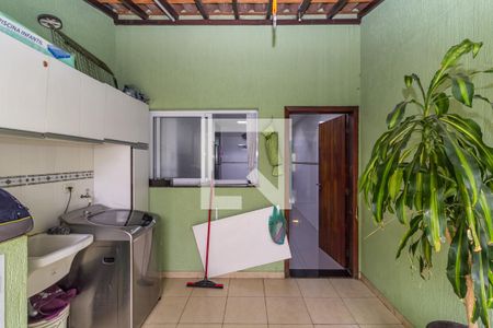 Casa à venda com 150m², 3 quartos e 3 vagas Casa à venda com 150m², 3 quartos e 3 vagasÁrea de Serviço