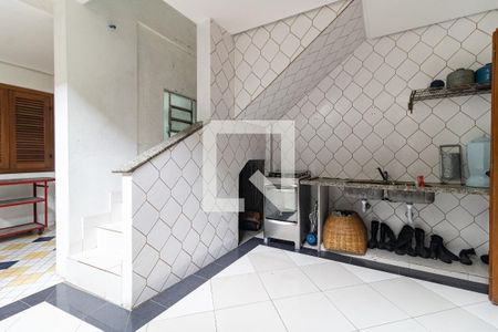 Casa à venda com 248m², 5 quartos e 2 vagas Casa à venda com 248m², 5 quartos e 2 vagasQuintal