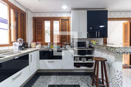 Casa à venda com 248m², 5 quartos e 2 vagas Casa à venda com 248m², 5 quartos e 2 vagasCozinha