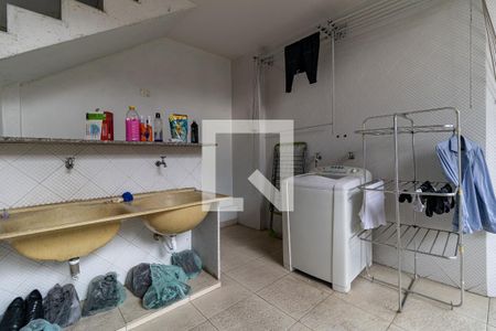 Casa à venda com 248m², 5 quartos e 2 vagas Casa à venda com 248m², 5 quartos e 2 vagasÁrea de Serviço